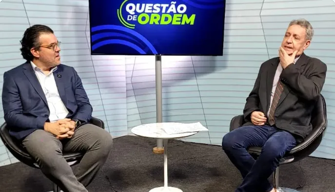 Urologista pioneiro em cirurgia robótica participa do programa Questão de Ordem, da Alece TV — ACEV News
