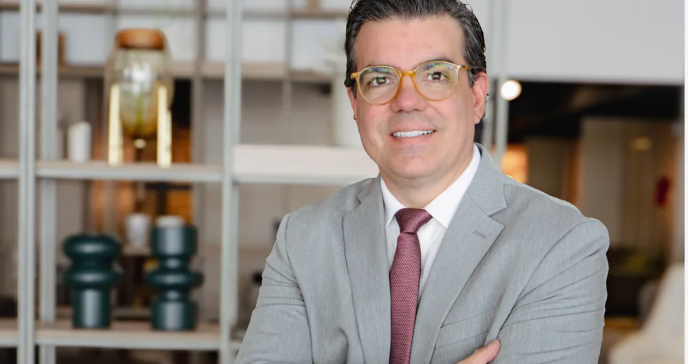 Dr. Érico Diógenes se destaca na urologia com atuação em cirurgia robótica e a laser — Espaço VIP Online
